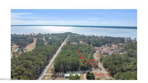 401 Hardison Dr, Minnesott Beach, NC 28510
