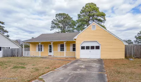 2218 Bridle Trl, Midway Park, NC 28544