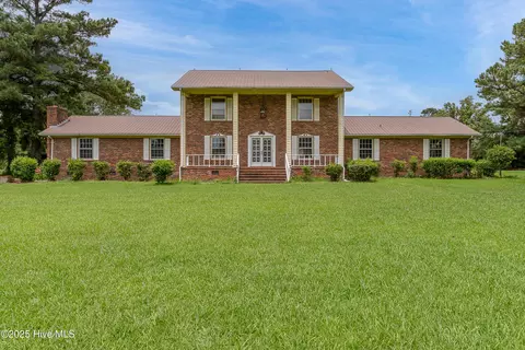 661 S Nc 111 Hwy, Chinquapin, NC 28521