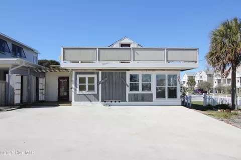 307 New Bern Ave, Surf City, NC 28445