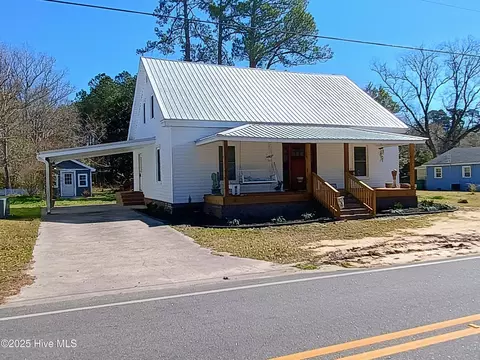 101 Cedar St, Cerro Gordo, NC 28430