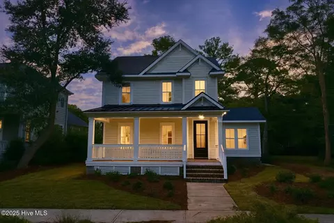 9118 E Lake Rd, Calabash, NC 28467