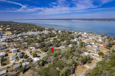 204 Pelican Dr, Atlantic Beach, NC 28512