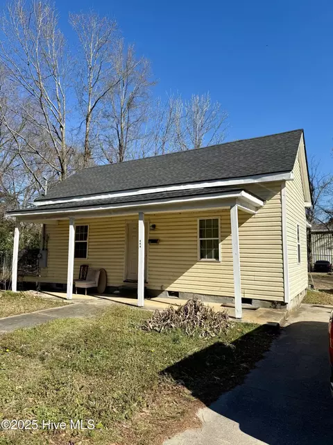 609 Academy St E, Wilson, NC 27893