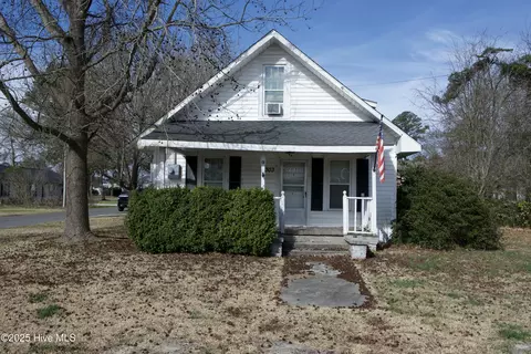 303 N Grant St, Beulaville, NC 28518
