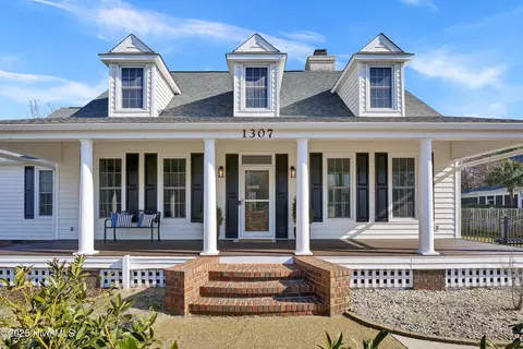 1307 Edgewater Club Rd, Wilmington, NC 28411