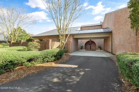 1719 Signature Pl, Wilmington, NC 28405