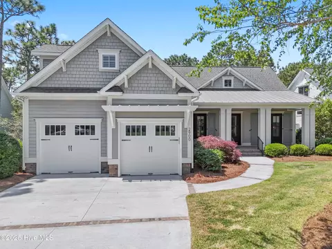 2900 Legends Dr, Southport, NC 28461
