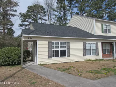213 Palace Cir, Jacksonville, NC 28546