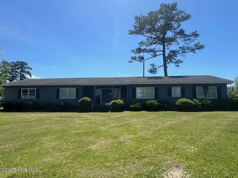 141 W Thomas Dr, Jacksonville, NC 28546