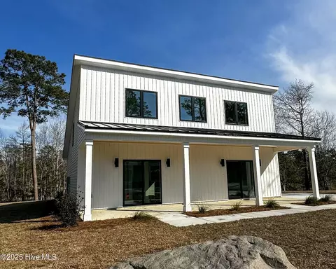 37 Tide Landing Ct, Hampstead, NC 28443