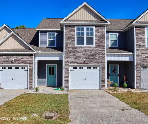 204 N Stingray Ln, Sneads Ferry, NC 28460