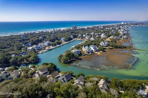 127 Sea Isle North Dr, Indian Beach, NC 28512