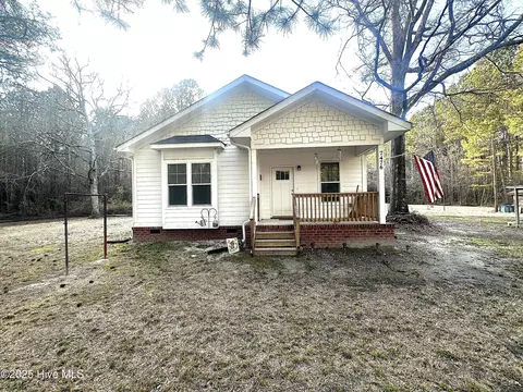 7476 Huckleberry Rd, Lucama, NC 27851
