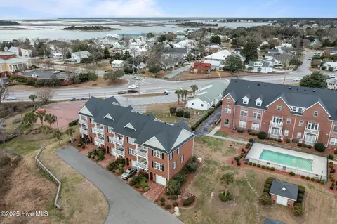 214 Harbour View Dr, Swansboro, NC 28584