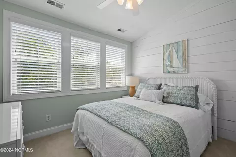 Bedroom - 508 Lakeview Dr, Hampstead, NC 28443 photo 3 of 3