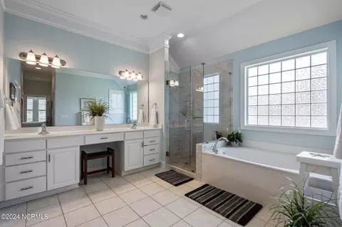 Bath - 508 Lakeview Dr, Hampstead, NC 28443 photo 1 of 4