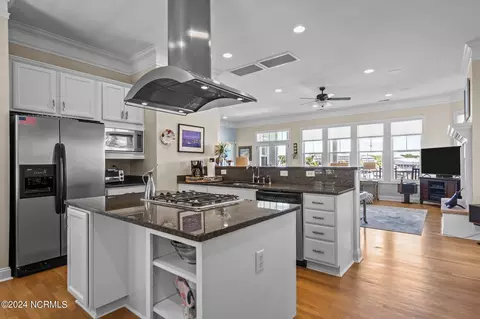 Kitchen - 508 Lakeview Dr, Hampstead, NC 28443 photo 2 of 2