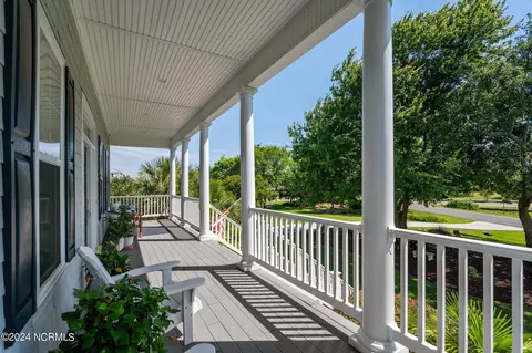Exterior - 508 Lakeview Dr, Hampstead, NC 28443 photo 3 of 7