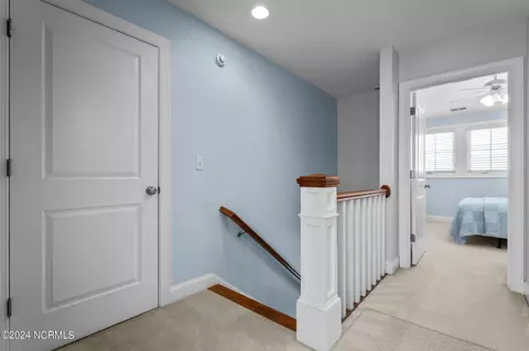 Entry Way - 508 Lakeview Dr, Hampstead, NC 28443 photo 2 of 2