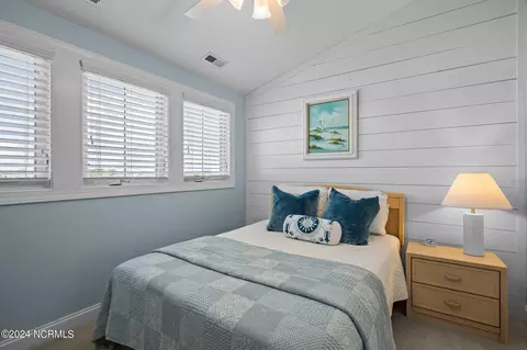 Bedroom - 508 Lakeview Dr, Hampstead, NC 28443 photo 2 of 3