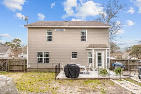 Exterior - 129 Pebble Beach Dr, Hampstead, NC 28443 photo 3 of 7
