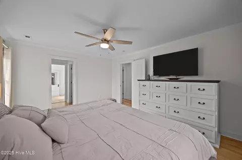 Bedroom - 129 Pebble Beach Dr, Hampstead, NC 28443 photo 4 of 11