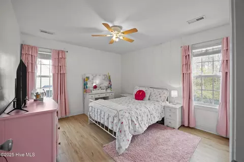 Bedroom - 129 Pebble Beach Dr, Hampstead, NC 28443 photo 10 of 11