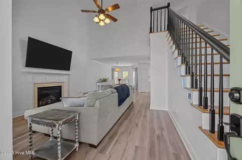 Entry Way - 129 Pebble Beach Dr, Hampstead, NC 28443 photo 2 of 5
