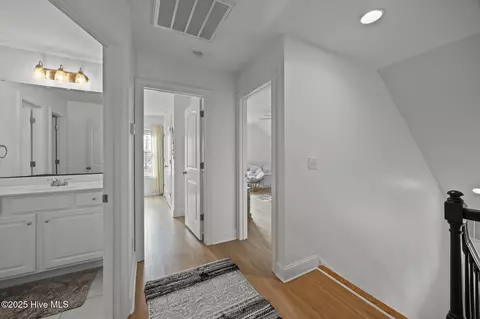 Entry Way - 129 Pebble Beach Dr, Hampstead, NC 28443 photo 4 of 5