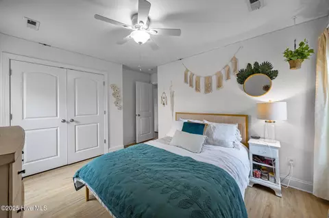 Bedroom - 129 Pebble Beach Dr, Hampstead, NC 28443 photo 9 of 11