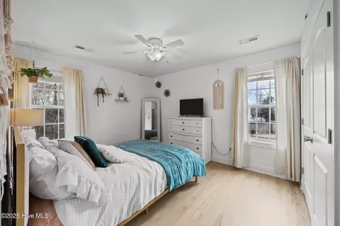 Bedroom - 129 Pebble Beach Dr, Hampstead, NC 28443 photo 7 of 11