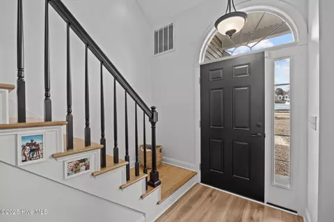 Entry Way - 129 Pebble Beach Dr, Hampstead, NC 28443 photo 3 of 5
