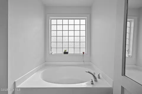 Bath - 129 Pebble Beach Dr, Hampstead, NC 28443 photo 3 of 7