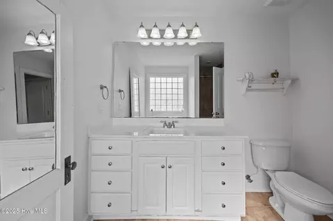 Bath - 129 Pebble Beach Dr, Hampstead, NC 28443 photo 4 of 7