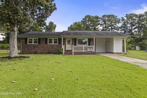7 Princeton Dr, Jacksonville, NC 28546
