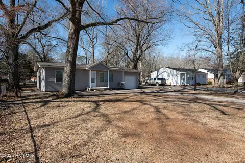 Exterior - 620 St David St, Grifton, NC 28530 photo 2 of 11