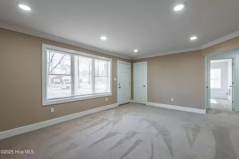 Living - 620 St David St, Grifton, NC 28530 photo 2 of 6