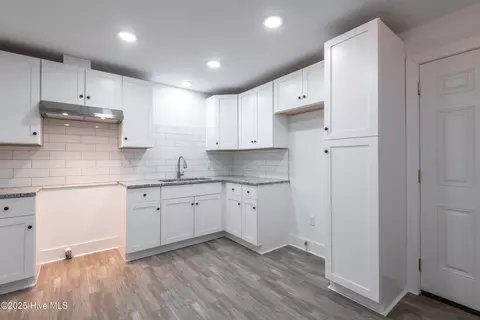 Kitchen - 620 St David St, Grifton, NC 28530 photo 3 of 4