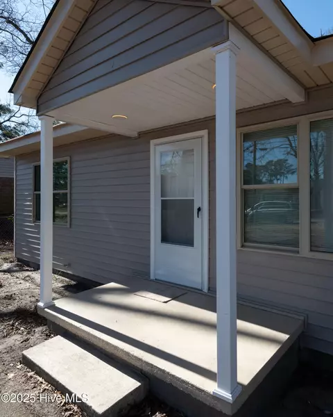 Exterior - 620 St David St, Grifton, NC 28530 photo 3 of 11