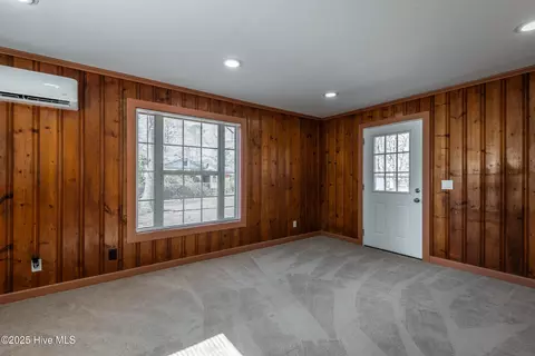 Living - 620 St David St, Grifton, NC 28530 photo 4 of 6