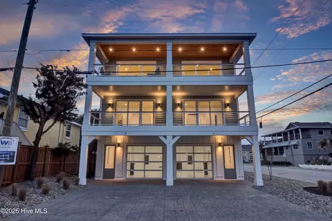 2 E Henderson St #A, Wrightsville Beach, NC 28480