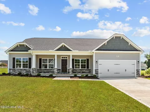2893 Tucker Hill Dr, Grimesland, NC 27837
