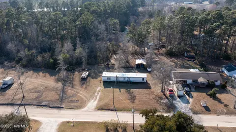 143 Wildcat Pond Rd, Hubert, NC 28539