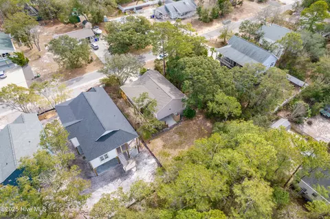 225 NE 34th St, Oak Island, NC 28465