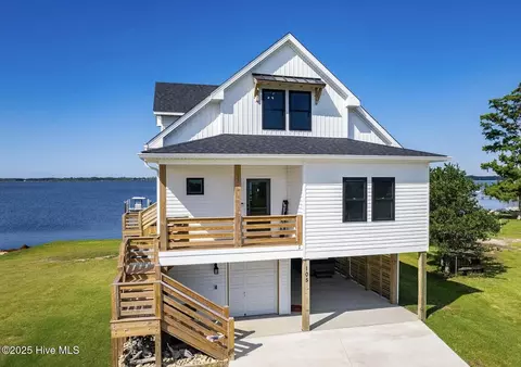 105 Baggy Davis Ln, Currituck, NC 27929