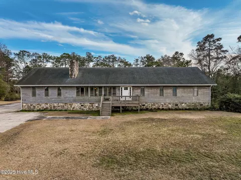 669 Vista Lake Dr, Manteo, NC 27954