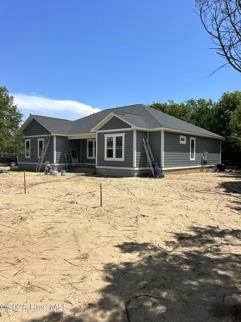 305 Pine Knoll Cir, Pine Knoll Shores, NC 28512
