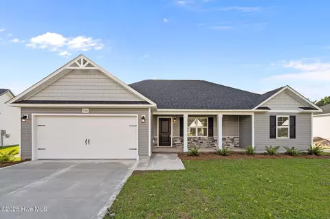 506 Orchard Creek Dr, Richlands, NC 28574
