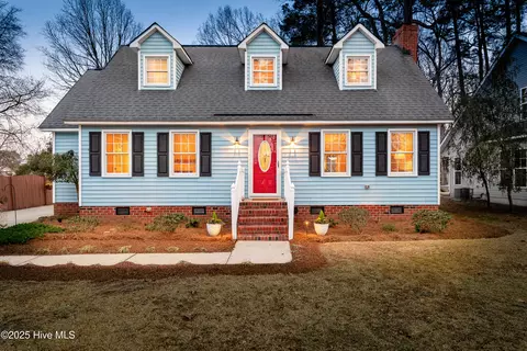1604 Hollybriar Ln, Greenville, NC 27858